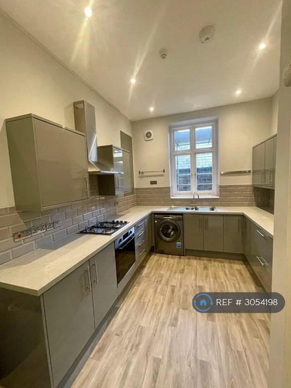2 bedroom flat in Albion Place, Ramsgate, CT11 (2 bed) (#3054198)