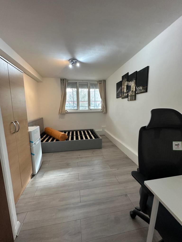 N suite in W10 around queen’s park