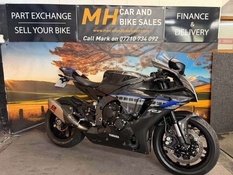 2023 Yamaha R1  FULLSIX CARBON Body Kit 2050 MILES Akrapovic Stunning Superbike Petrol Manual