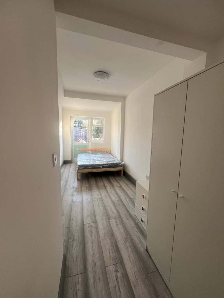 Studio Flat in Berkshire, Slough SL1 5PR