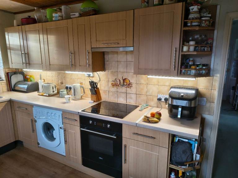 Complete kitchen for sale, incl full size dishwasher