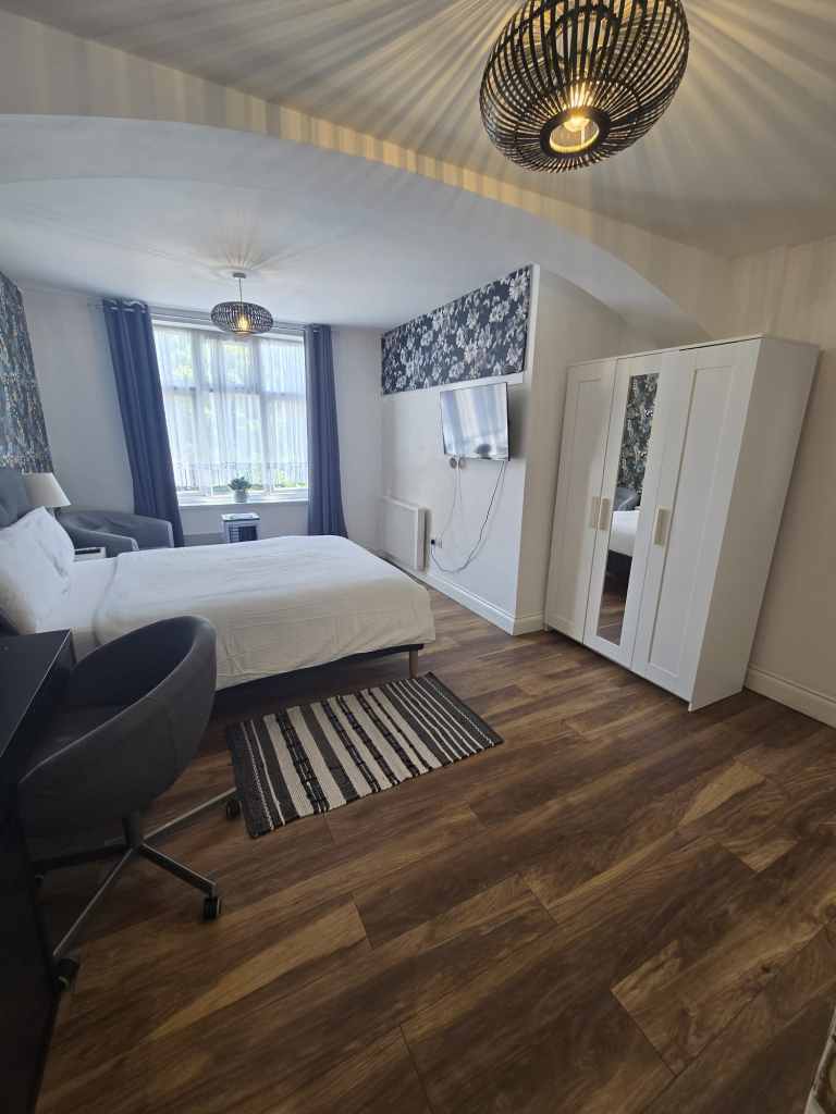7 bedroom house in King-Size En-Suite Room with Bills Â£1250