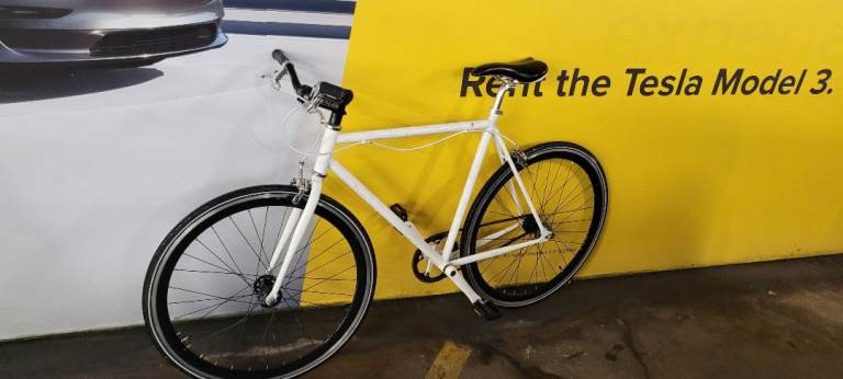 single speed flip-flop hub white bike fear condition in good working order