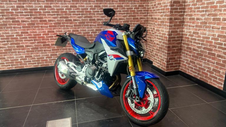 2026 BMW F900 BMW F900 R (25MY) ROADSTER Petrol Manual