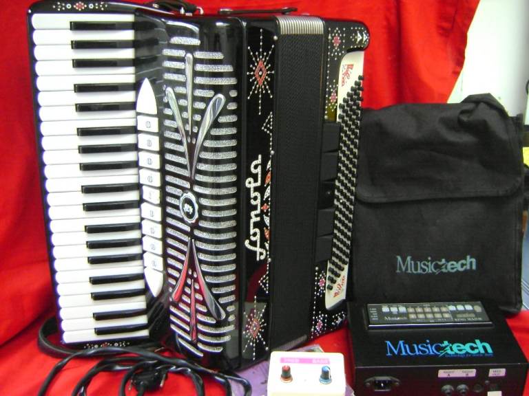 SONOLA ACCORDION 120 BASS MUSICTECH MIDI AND MICS 