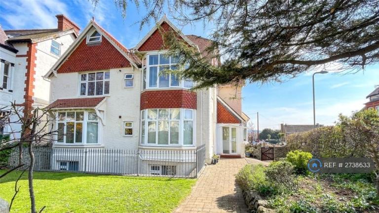 1 bedroom flat in Abbey Road, Llandudno, LL30 (1 bed) (#2738633)