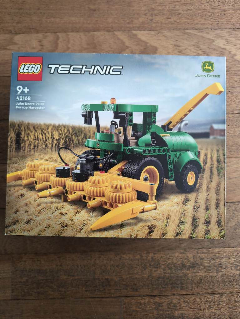 Lego Technic: John Deere 9700 Forage Harvester.
