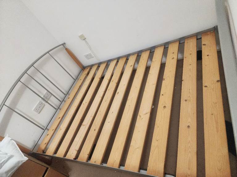 Kind size bed frame 