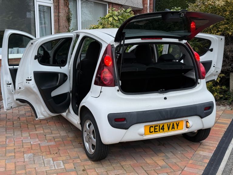 Peugeot, 107, Hatchback, 2014, Manual, 998 (cc), 5 doors