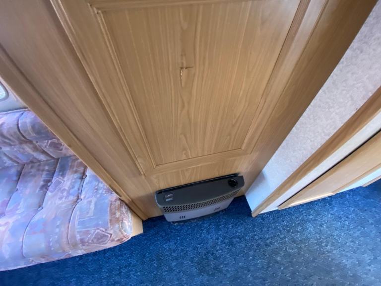 BAILEY HUNTER 440/4 - 1999 - 4 BERTH - WASHROOM & SHOWER - BARGAIN BE QUICK 