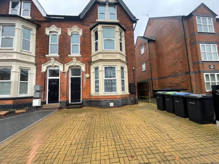 **GILLOT ROAD**ONE BEDROOM STUDIO FOR RENTEXCELLENT TRANSPORT LINKS TO CITY CENTRE**MUST VIEW**