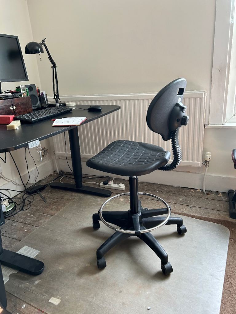 Ergonomic lab/draughtsman chair