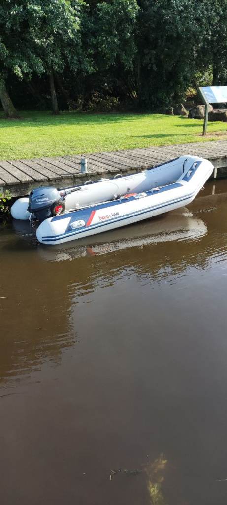 Inflatable boat 