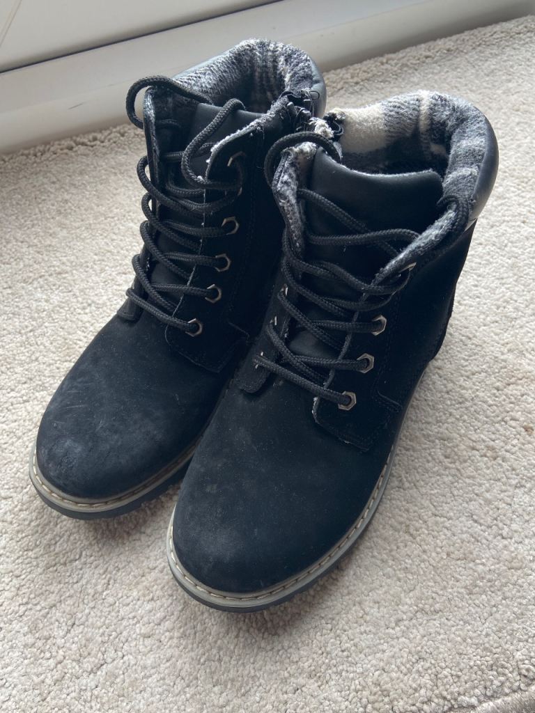 Girls Size 3 black boots 