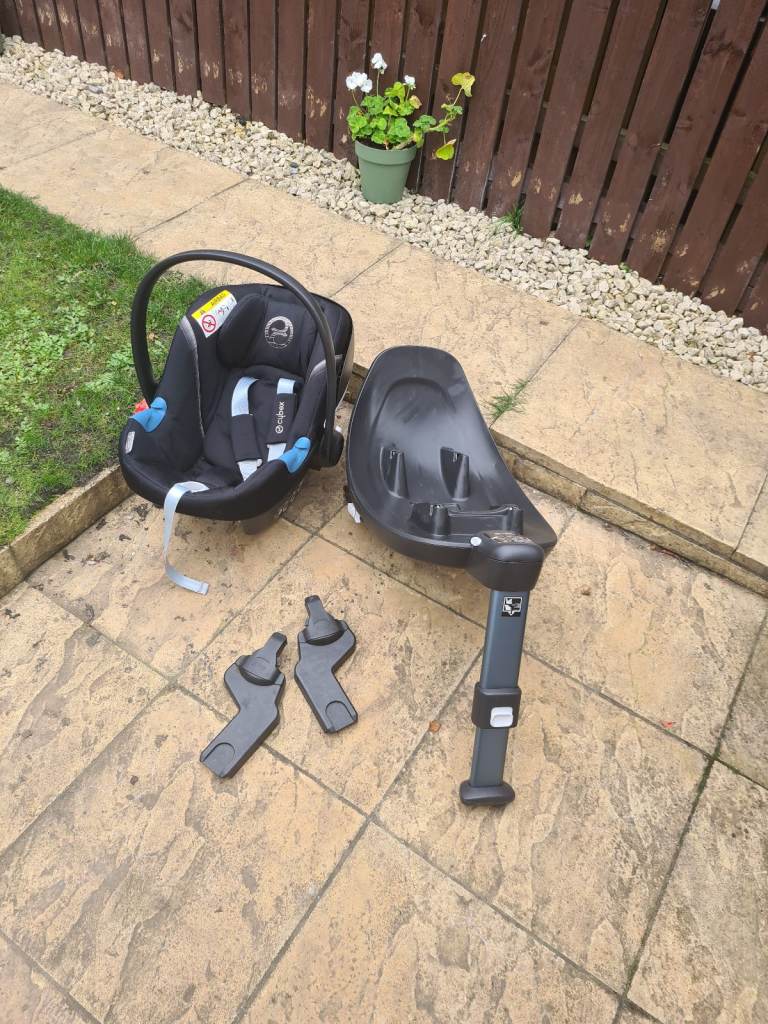 Cybex car seat and Isofix base with brackets 