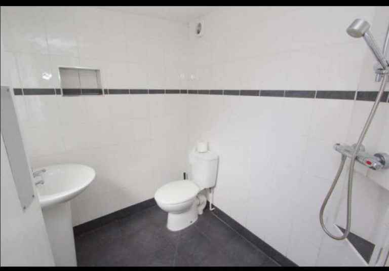 Central location, Pl4, big room to rent 