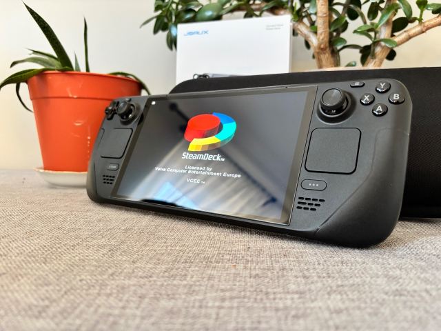 Steam Deck OLED 512 GB + 256 SD Card Storage, £450.00 for Sale