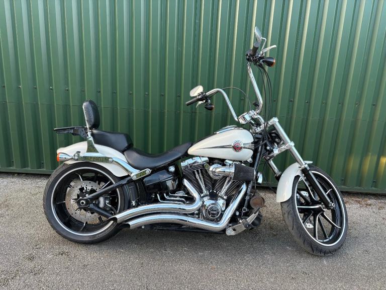 Harley-Davidson Breakout 103 FXSB 1690cc 2014 White 21k V and H Pipes 