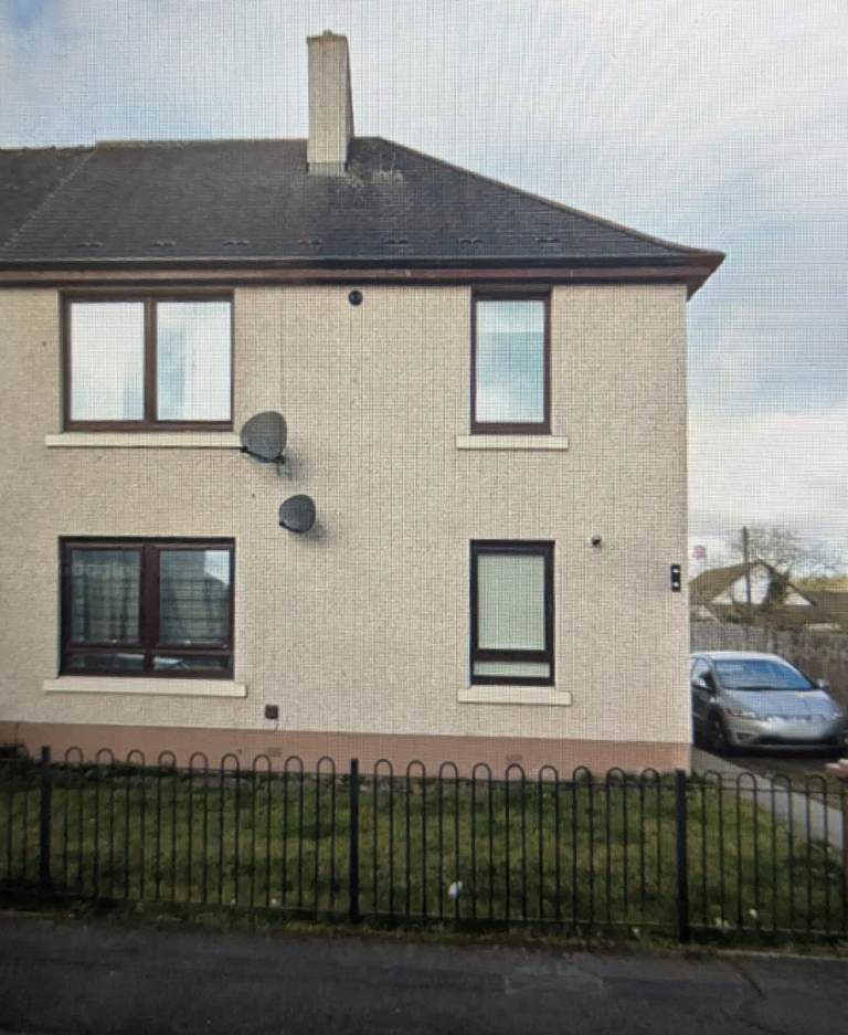 Two Bedroom Upstairs Flat with large garden in Mayfield, Armadale EH48