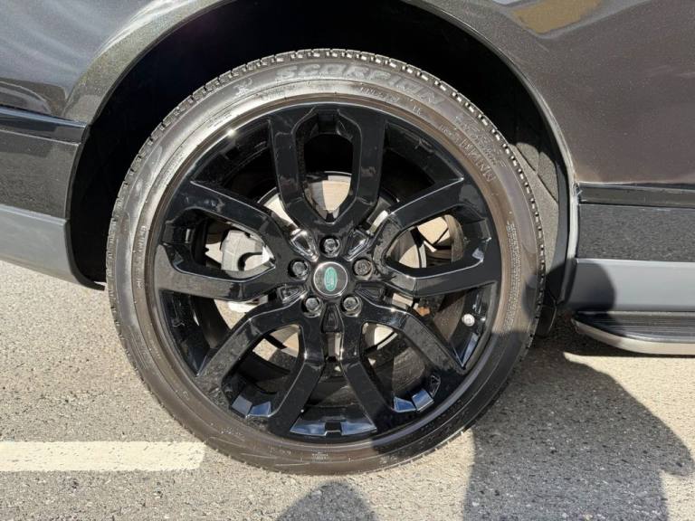 2020 70 RANGE ROVER 3.0 SD V6 VOGUE SE Diesel Auto with only 38,000 miles