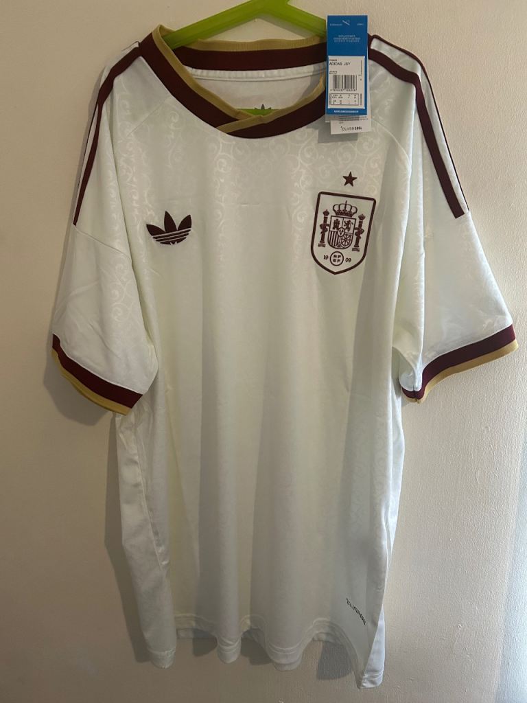 Men’s Spain away jersey size medium 