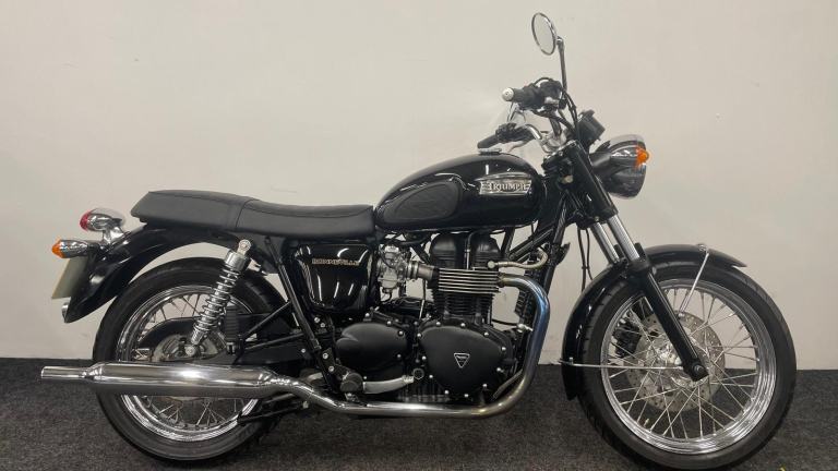 TRIUMPH BONNEVILLE ** LOW MILEAGE - CENTRE STAND - 12 MONTH MOT **