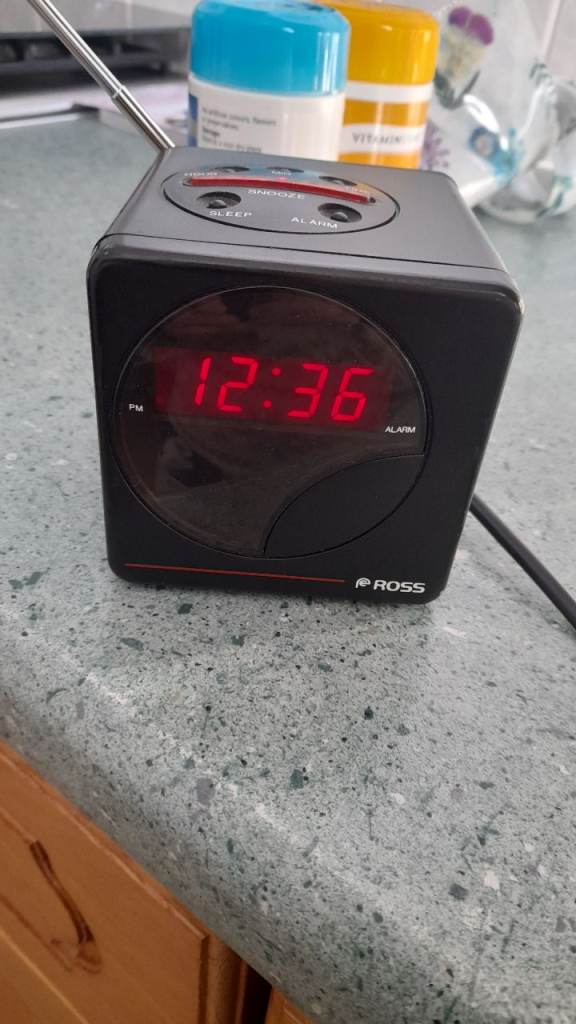 Ross cube vintage AM/FM radio alarm clock. With booklet.