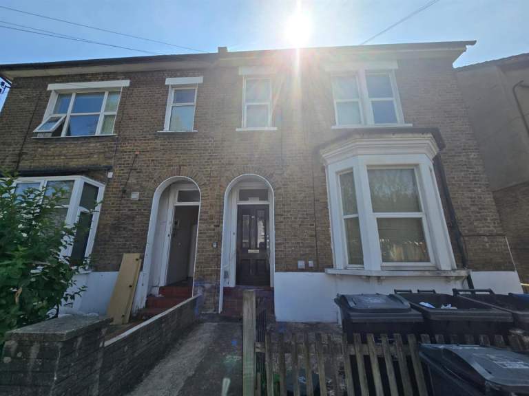 Flat 2, 21 Clarence Rd, Croydon, Surrey, CR0 2EN - STUDIO FLAT AVAILABLE IMMEDIATELY