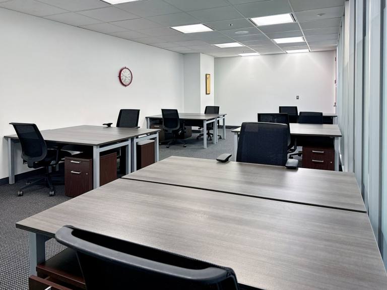 Exeter - EX4 4GL \ Large Office for Up to 15 Desks, Ready to Use