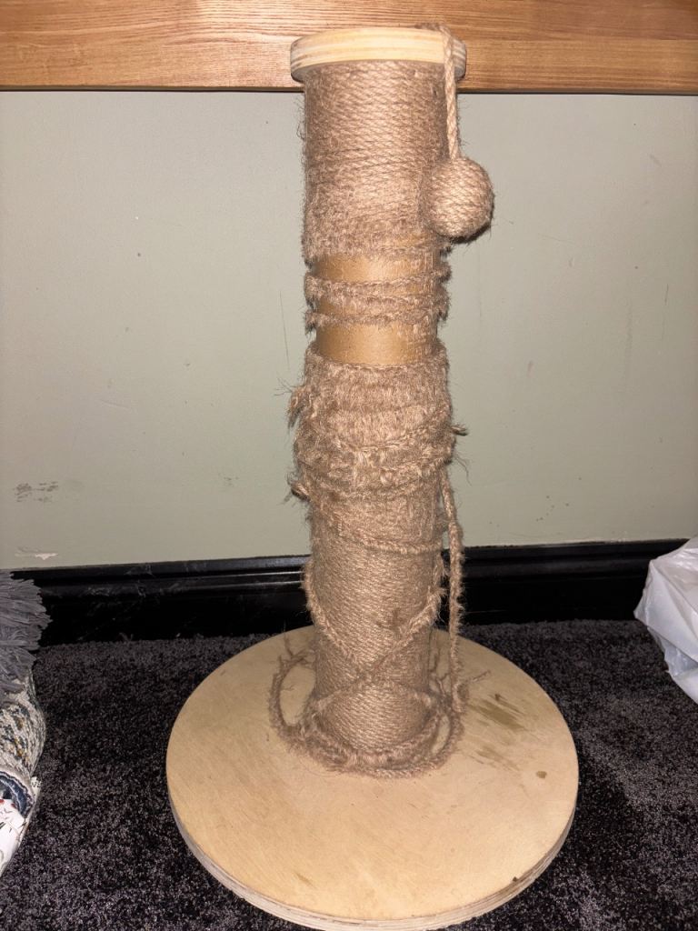 Scratch post for kitten or cat 