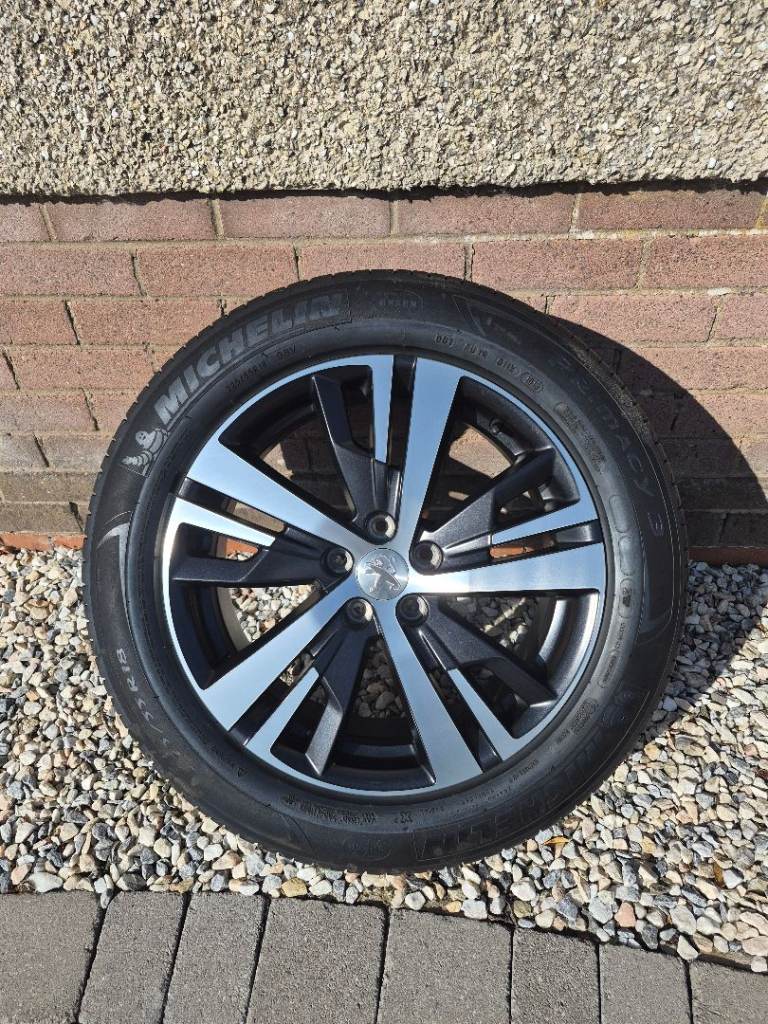 Peugeot 3008 Mk2 Alloy Wheel with Michelin Tyre and Centre cap