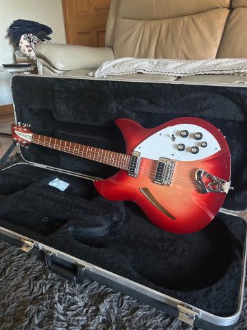2004 Rickenbacker 330 Fireglo | in Airdrie, North Lanarkshire