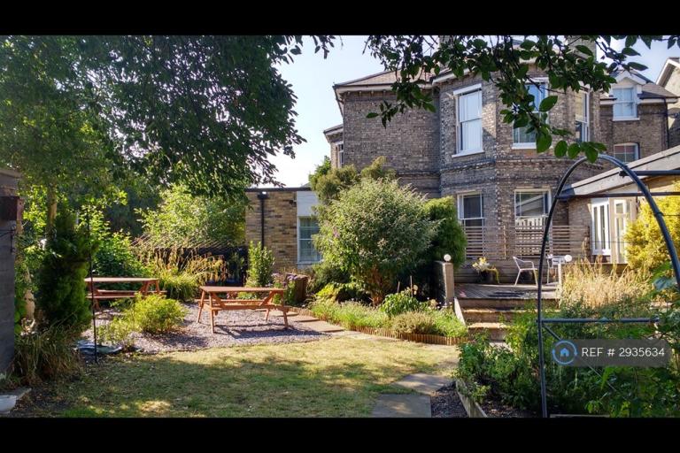 1 bedroom in Crescent Road, Ipswich, IP1 (#2935634)
