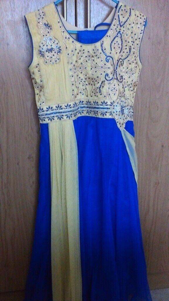   #GotStuffGetCash BRAND NEW. 4 different girls 3 piece indian dresses age approx 8-10