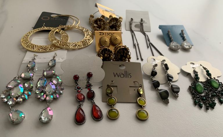 10 pairs of ladies stylish colourful earrings 