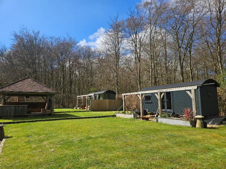 Shepherds hut, hot tub, heated pool, Hampshire 