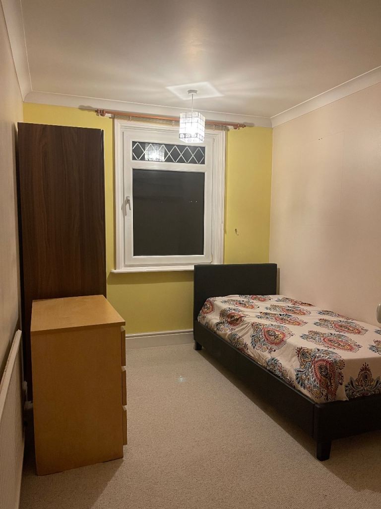 Double sized single room for rent