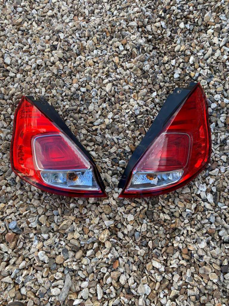 2014 Ford Fiesta ecoboost rear lights 