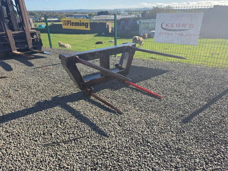 Tractor front loader bale spike with euro 8 brackets 