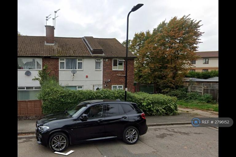 4 bedroom flat in New Court, Northolt, UB5 (4 bed) (#2796152)