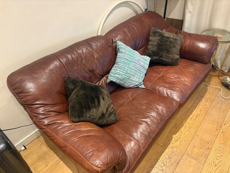 £45 IF COLLECTED BEFORE SUNDAY Great Condition Wide 2 Seater Sofa and Armchair Alexander & James Set