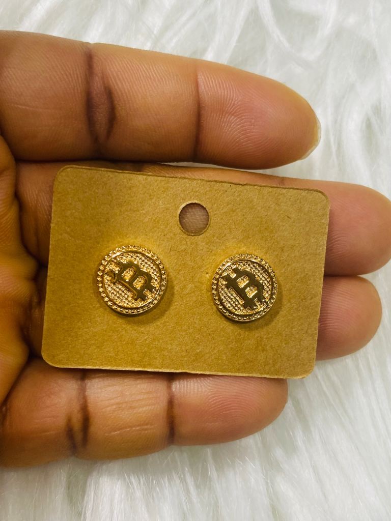 Beautiful stud earrings 2