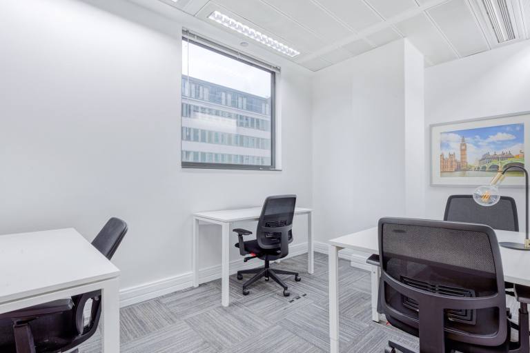 Croydon - CR9 2ER \ Secure an Office with 5 Workstations
