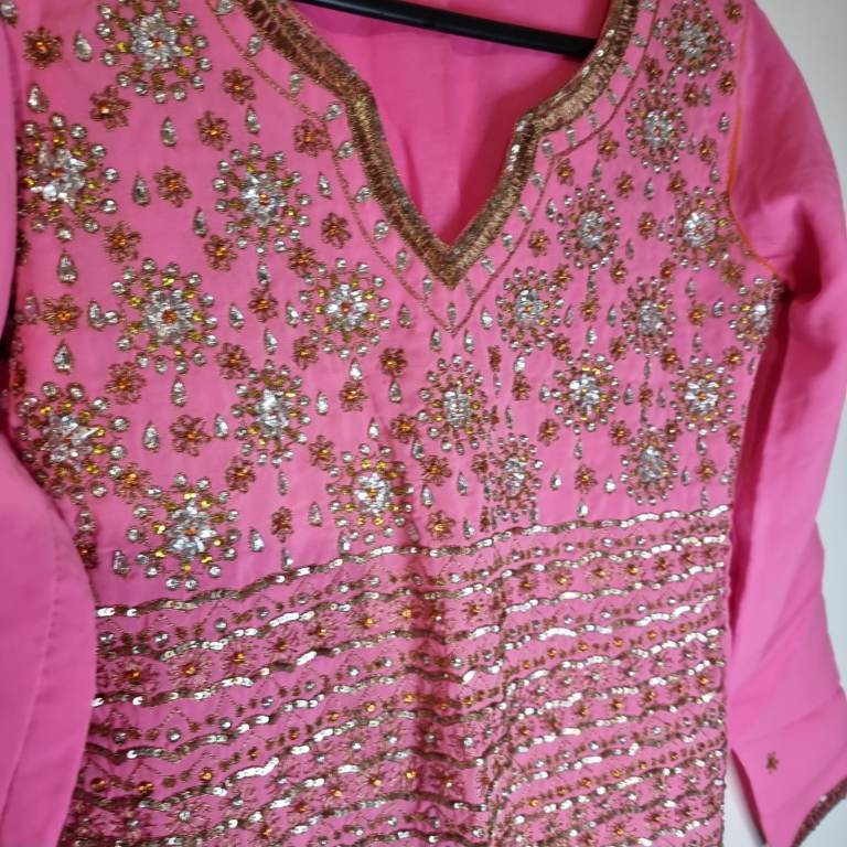New.Baby Pink with gold embroidery kurti with heavy salwar. Asian dress wedding party.  