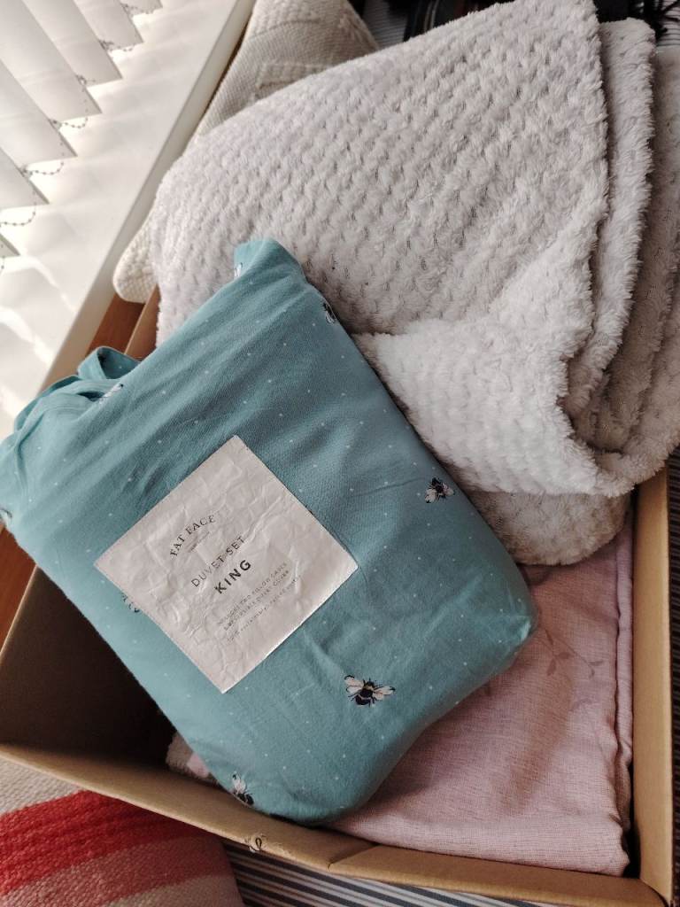 Used bed sets bath sheets in a box