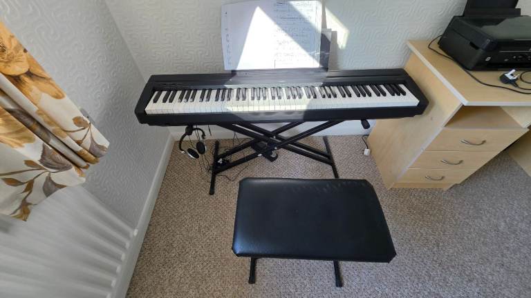 YAMAHA DIGITAL KEYBOARD+ ACCESSORIES
