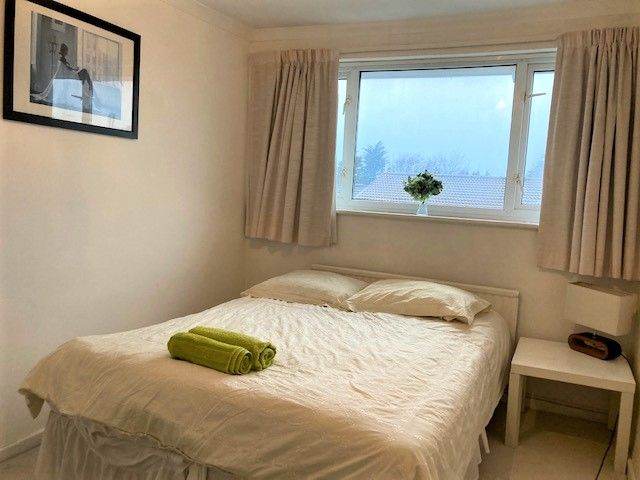 Double room available short term or Mon-Fri bills included/suit NHS/Proff/Contractor 