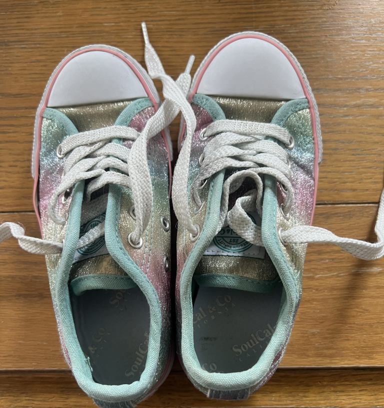 Children’s trainers size 11