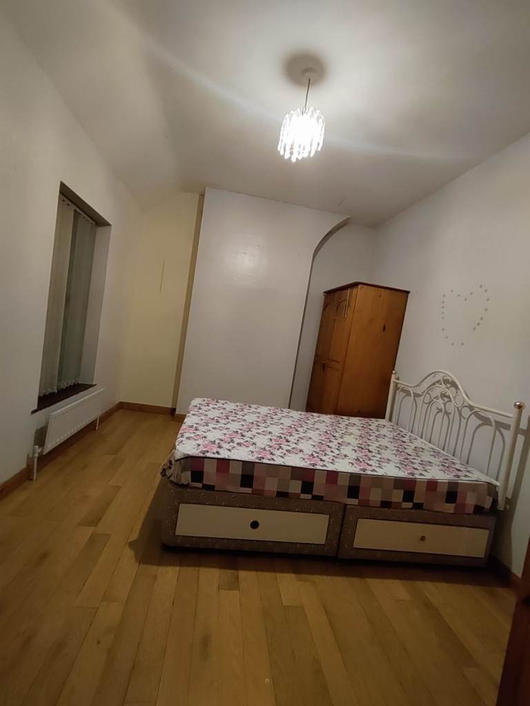 Double room available for rent 