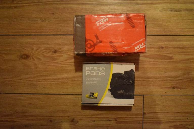 Audi A8 D3 NEW brake pads front & rear, NEW